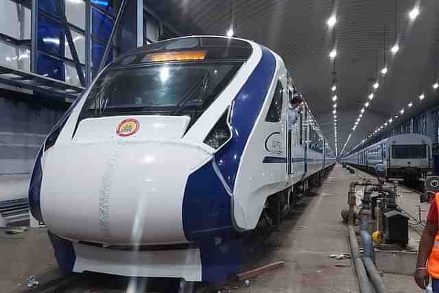 Mumbai-Gandhinagar Vande Bharat train. (Smita Prakash/Twitter)