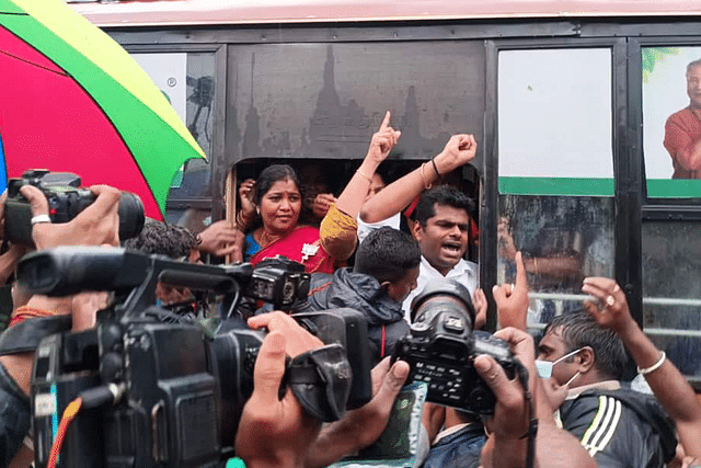 Annamalai and BJP mahila karyakartas detained (BJP Valluvar/Twitter)