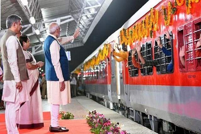 Prime Minister Narendra Modi and Railways Minister Ashwini Vaishnaw at the flagging-off ceremony at Asarva.