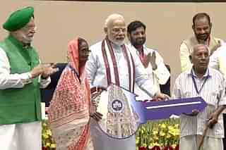 Prime Minister Narendra Modi handing over keys to eligible beneficiaries of newly-constructed flats at Kalkaji, Delhi