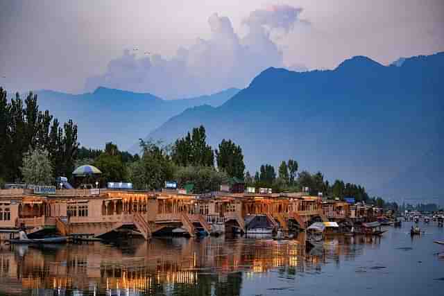 Dal Lake in Srinagar
 (Wikipedia)