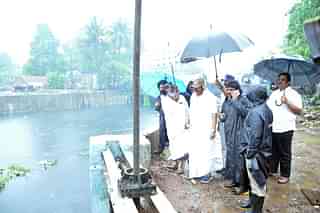 Tamil Nadu Minister of Municipal Administration, Urban and Water Supply, KN Nehru inspecting the area under VK Mandalam Ward 77
Source: Twitter