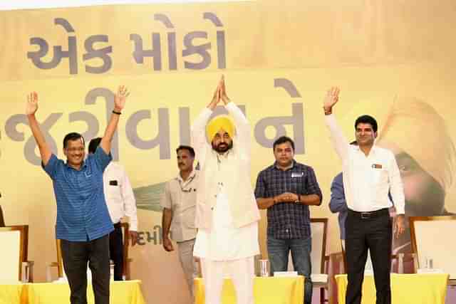 Delhi CM and AAP chief, Arvind Kejriwal; Punjab CM Bhagwant Mann; and AAP CM Face, Isudan Gadhvi at a public meeting in Gujarat. (Source: @isudan_gadhvi)