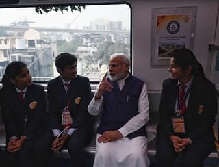 PM Modi interacting with students while traveling on Nagpur Metro (@narendramodi/Twitter)