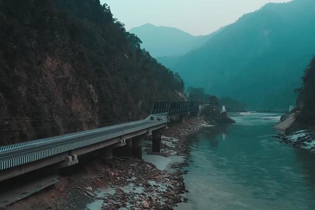 An elevated portion of Chardham highway project along River Ganga (@Sahilinfra2/Twitter)