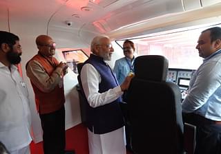 PM Modi inspecting control centre of Vande Bharat train (@narendramodi/Twitter)