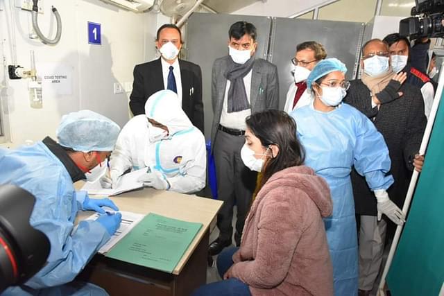 Union Health Minister, Dr Mansukh Mandaviya oversees Covid-19 mock drill at Safdurjung Hospital in Delhi.