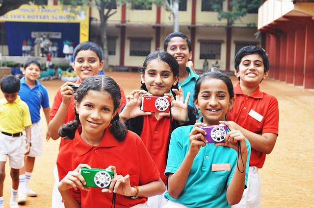 Bengaluru school children try out the Bigshot camera. 
(Yoshi503/Wikipedia)