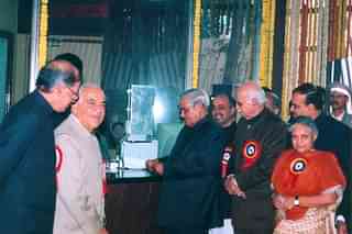 PM Vajpayee along with LK Advani buying the metro ticket after inaugurating first stretch of Delhi Metro in December 2002 (DMRC)