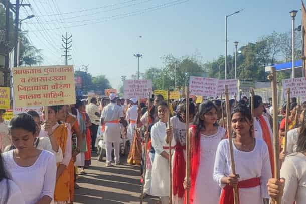 Led By Young Women, Massive Protest Carried Out In Maharashtra’s Dhule ...