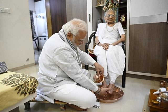 PM Modi with his mother Hiraben (File Photo) 
