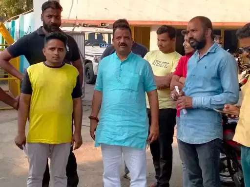 Akshay with activists from Hindu organisations