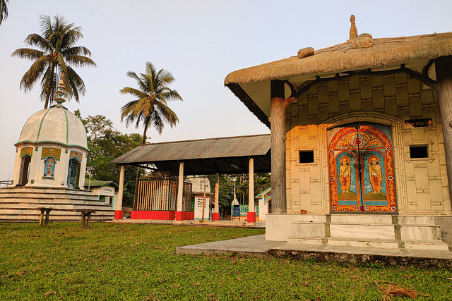 A view of Ganakkuchi xatra (alternatively, satra), a Vaishnavite institutional centre situated near Barpeta town in Assam. (Photo: Gitartha.bordoloi/Wikimedia Commons)
