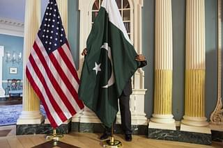 Flags of the United States and Pakistan.