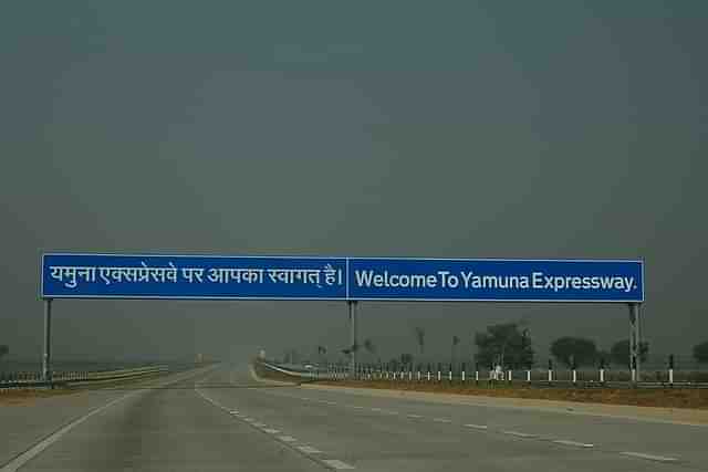 Yamuna Expressway (Ian Brown/Wikimedia Commons)