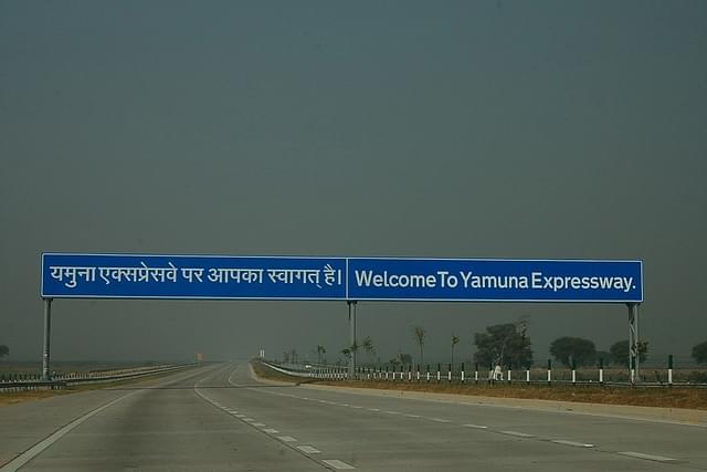 Yamuna Expressway (Ian Brown/Wikimedia Commons)