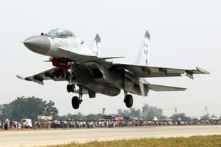 A Su-30 MKI landing on an expressway air strip.