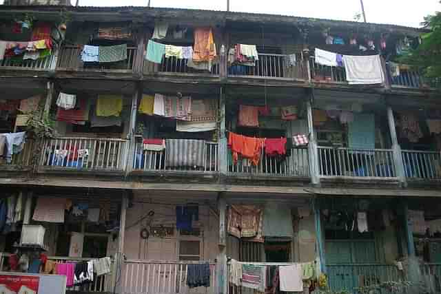 A chawl in Mumbai (Abhinav Saxena/Wikimedia Commons)