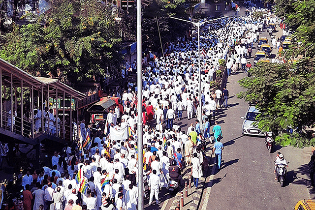 Participating in the 'Save Shikharji' and 'Save Giriraj' movements, lakhs of Jains have taken to the streets.
(Source: Twitter)