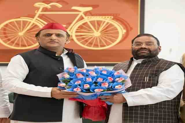 Samajwadi chief Akhilesh Yadav with Swami Prasad Maurya (Source: @SwamiPMaurya)