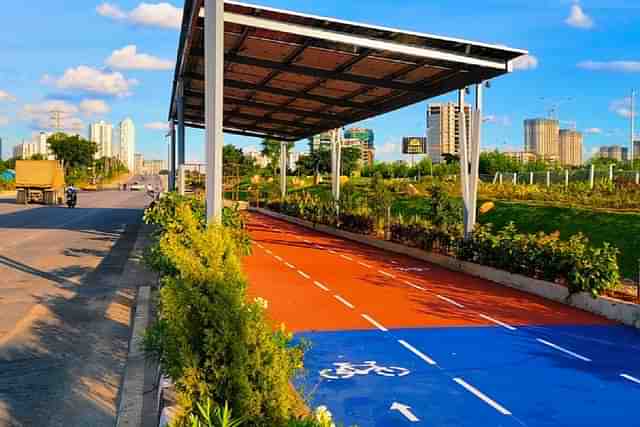 A completed section of the upcoming cycle track in Hyderabad (@Bachanjeet_TNIE/Twitter)