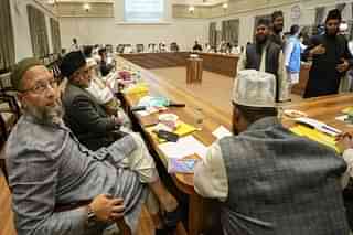 AIMIM chief Asaduddin Owaisi and AIMPLB meeting at Lucknow. (Twitter).