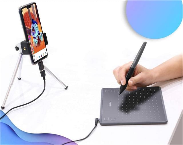 Some smart digital slates are compatible with desktop and mobile operating systems. 
(Photo Credit: Huion)