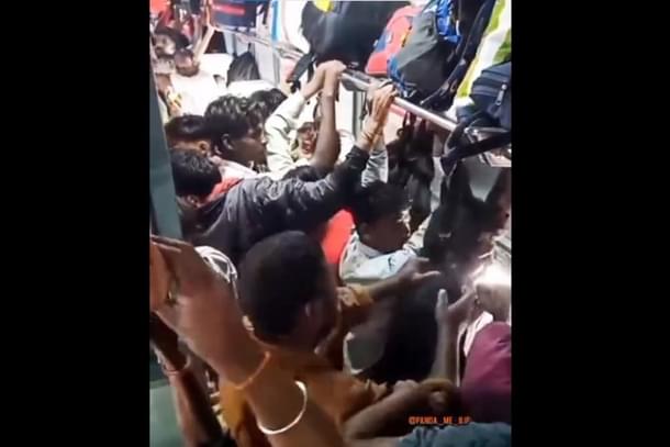 Tamil man assaulting Hindi-speaking migrant worker in a train