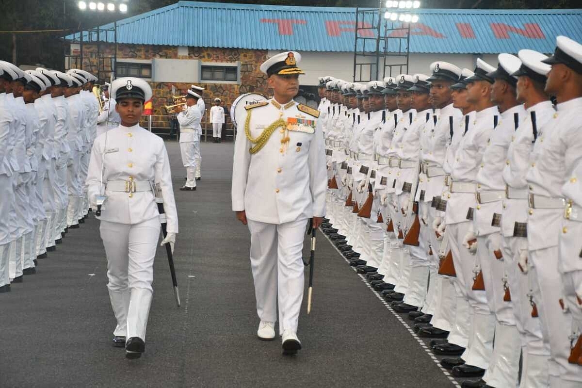Indian Navy Chief Admiral R Hari Kumar Inspecting The First Agniveer Graduates
(Image via Twitter/@IN_Chilka).