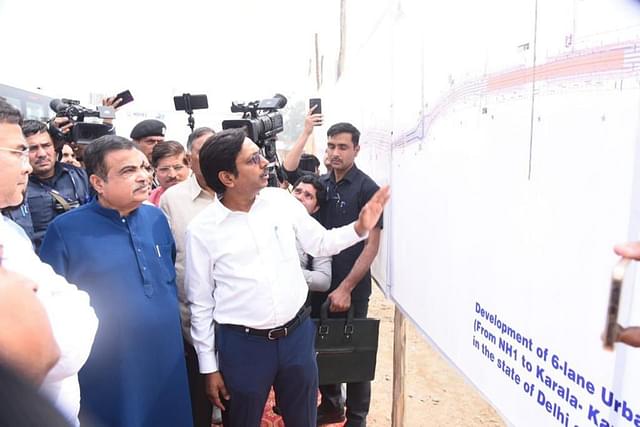 Union Minister Nitin Gadkari during inspection of UER-II