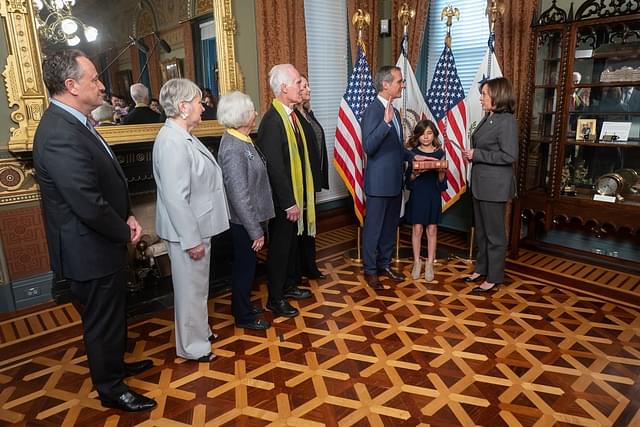 Eric Garcetti being sworn in by US Vice President Kamala Harris (Pic Via Twitter)