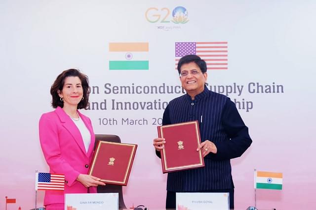 Commerce Minister Piyush Goyal with US Commerce Secretary Gina Raimondo (Pic Via Twitter)