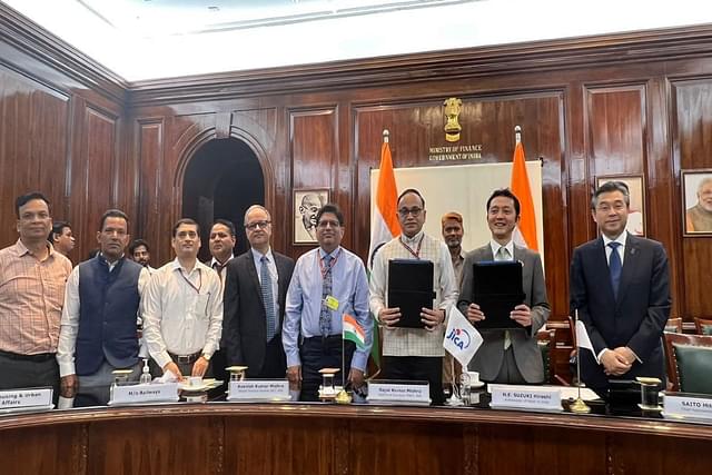 Rajat Kumar Mishra, additional secretary, (DEA) and Japan ambassador to India, Suzuki Hiroshi, and other officials at the MoU exchange.