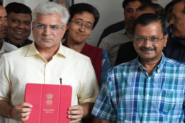 Delhi's Finance Minister, Kailash Gahlot and Chief Minister, Arvind Kejriwal on budget day. (Image via Twitter).