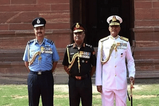 (L-R) Air Force Chief Marshal VR Chaudhari, Army Chief General Manoj Pande, and Navy Chief Hari Kumar.