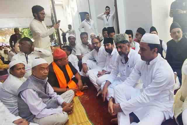 D K Shivakumar at Iftar Party (Hindustan Gazette)