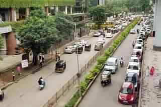 Cars parked on the road lane in Mumbai. (Image credit: Satej Shinde).