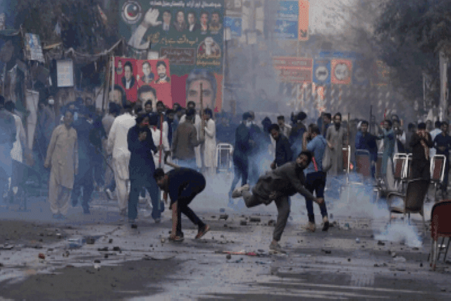 Protesters loyal to PTI attempted to block Islamabad's main road connecting to Rawalpindi. (Image via Twitter).