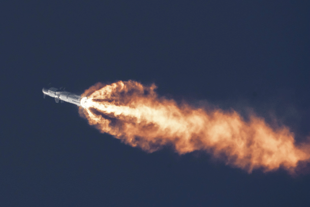 SpaceX's Starship mid-flight (Photo: SpaceX/Twitter)