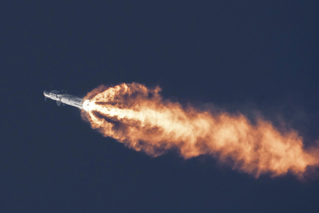 SpaceX's Starship mid-flight (Photo: SpaceX/Twitter)