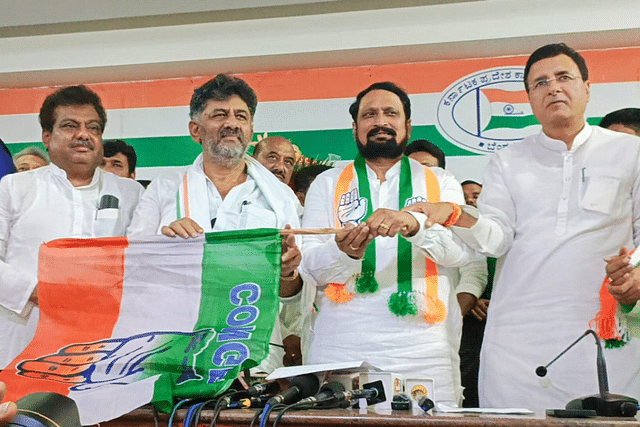 Former Karnataka deputy chief minister Laxman Savadi formally joining the Congress, with D K Shivakumar and Randeep Surjewala in attendance. (Photo: Karnataka Congress/Twitter)