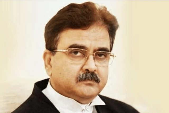 Calcutta HC Judge Abhijit Gangopadhyay (Pic Via Hindustan Times)