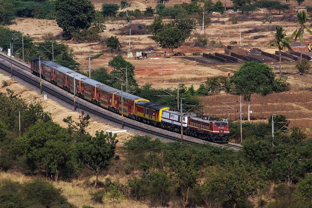 A double-decker train. (Source: Wikimedia Commons)