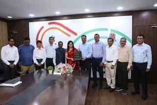 Ashwini Bhide, MD of the Mumbai Metro Rail Corporation with DMRC Officials