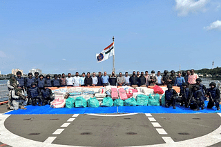The team that seized the drugs (Indian Navy/Twitter)