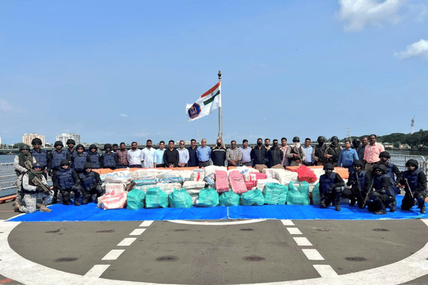 The team that seized the drugs (Indian Navy/Twitter)