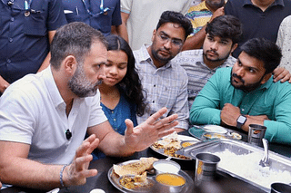 Rahul Gandhi in conversation with students over lunch at Delhi University hostel (Photo: Shantanu/Twitter)