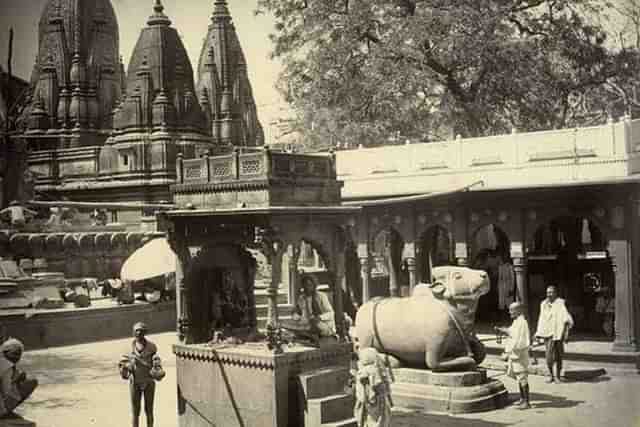 The Nandi at Kashi Vishwanath, facing away from his Lord. (Wikimedia commons)