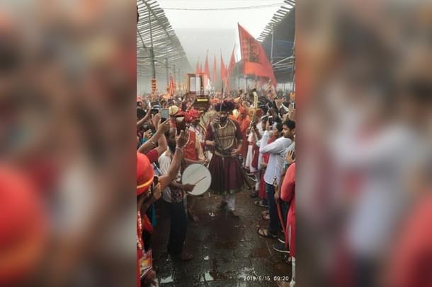 Volunteers dress in traditional dress of Marathas on their way to the fort