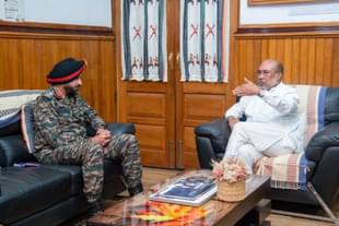Chief Minister N Biren Singh discussing Manipur situation with top army officer